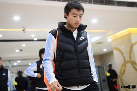 足球报：广州城左后卫急需补充新援 范云龙结束外租返回球队